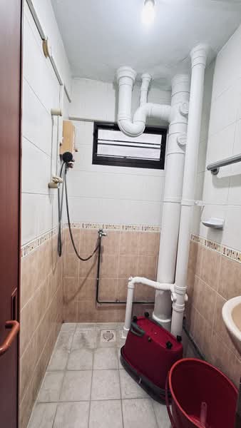 1 Jalan Bukit Merah, 1 Jalan Bukit Merah, 2 Bedrooms, 807 sqft, HDB Flat For Sale, by Yuli Tay YL, 500170863 - Bathroom - PropertyGuru.com.sg