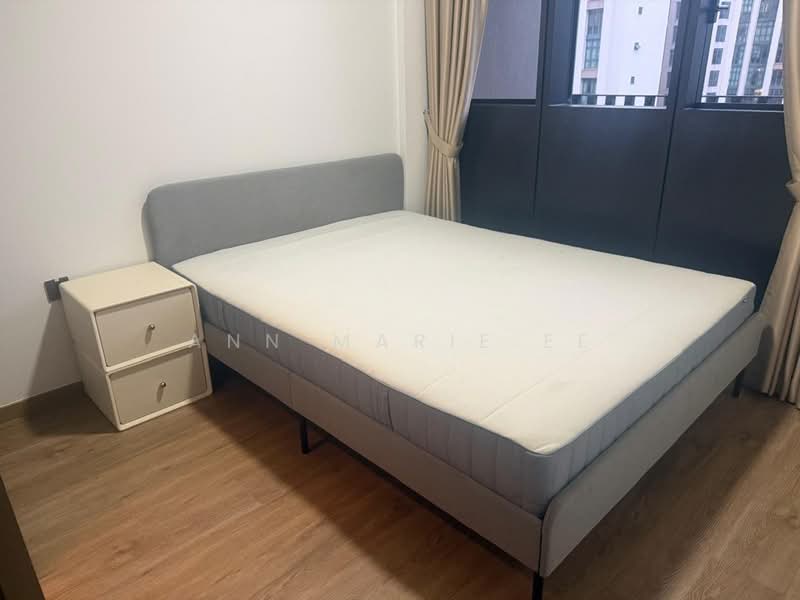 Sceneca Residence, 26 Tanah Merah Kechil Link, 3 Bedrooms, 753 sqft, Condominium For Rent, by Ann Marie Ee, 500170891 - Q-size bed at common room - PropertyGuru.com.sg