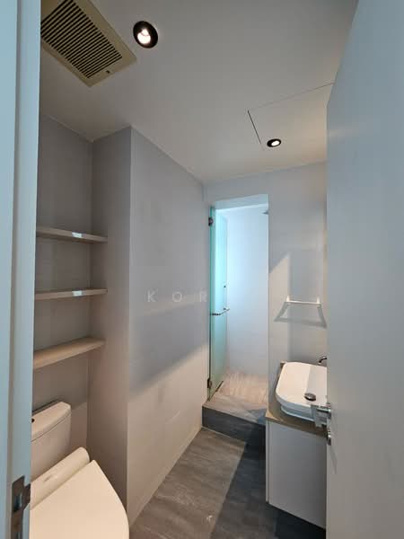 Cote D'Azur, 68 Marine Parade Road, 4 Bedrooms, 2,454 sqft, Condominium For Rent, by Kor ., 500170905 - Bathroom - PropertyGuru.com.sg