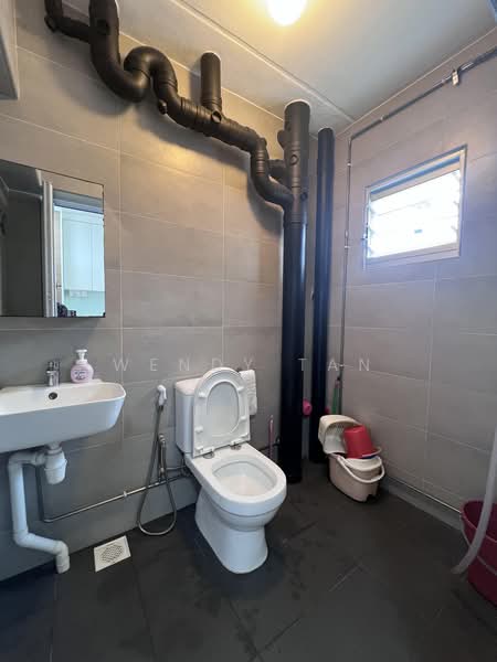 249 Compassvale Road, 249 Compassvale Road, 3 Bedrooms, 915 sqft, HDB Flat For Rent, by Wendy Tan, 500170908 - Bathroom - PropertyGuru.com.sg