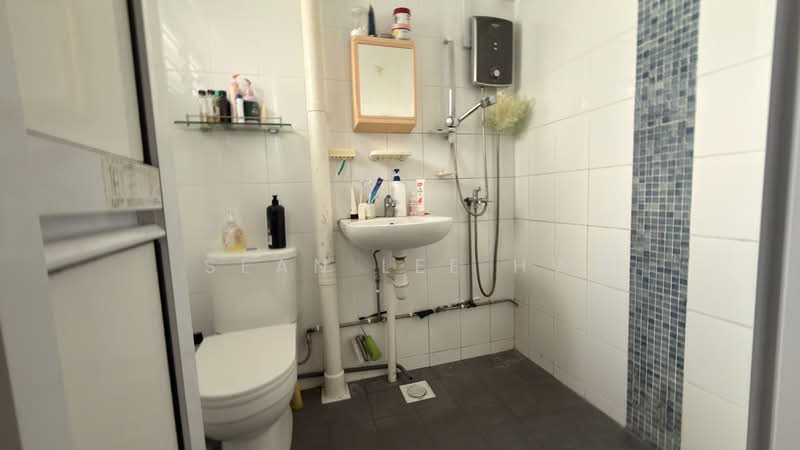 635 Yishun Street 61, 635 Yishun Street 61, 3 Bedrooms, 904 sqft, HDB Flat For Rent, by Sean Lee HW, 500170915 - Master Bathroom - PropertyGuru.com.sg