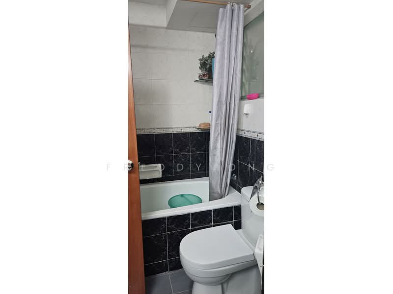 Melville Park, 22 Simei Street 1, 2 Bedrooms, 990 sqft, Apartment For Sale, by Freddy Ong, 500170919 - Bathroom - PropertyGuru.com.sg