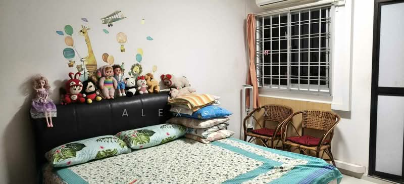 462 Jurong West Street 41, 462 Jurong West Street 41, 2 Bedrooms, 786 sqft, HDB Flat For Sale, by Alex Alex, 500170925 - Living Room - PropertyGuru.com.sg