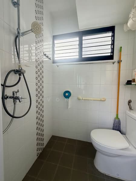 520 Bedok North Avenue 1, 520 Bedok North Avenue 1, Room Rental, 100 sqft, HDB Flat For Rent, by Evon Ng, 500170928 - Bathroom - PropertyGuru.com.sg