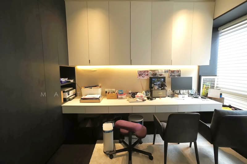 💎 MODERN, UPGRADED HOUSE 黄金地段 🔥Walk to NYPS near MRT 💎, , 5 Bedrooms, 4,898 sqft, Cluster House For Sale, by Martin Goh 吴伟楠, 500170942 - Study - PropertyGuru.com.sg
