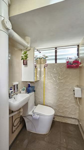 403 Pandan Gardens, 403 Pandan Gardens, 4 Bedrooms, 1,119 sqft, HDB Flat For Sale, by Valerie Lee, 500170943 - Bathroom - PropertyGuru.com.sg