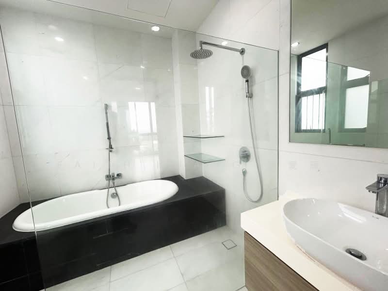 Ponggol Twenty-Forth Avenue, Ponggol Twenty-Forth Avenue, 7 Bedrooms, 5,200 sqft, Detached House For Rent, by Faith Huang 黄愛雁, 500170951 - Bathroom - PropertyGuru.com.sg