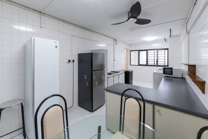 306 Clementi Avenue 4, 306 Clementi Avenue 4, 3 Bedrooms, 990 sqft, HDB Flat For Sale, by ADNIX LIU, 500170971 - Kitchen - PropertyGuru.com.sg