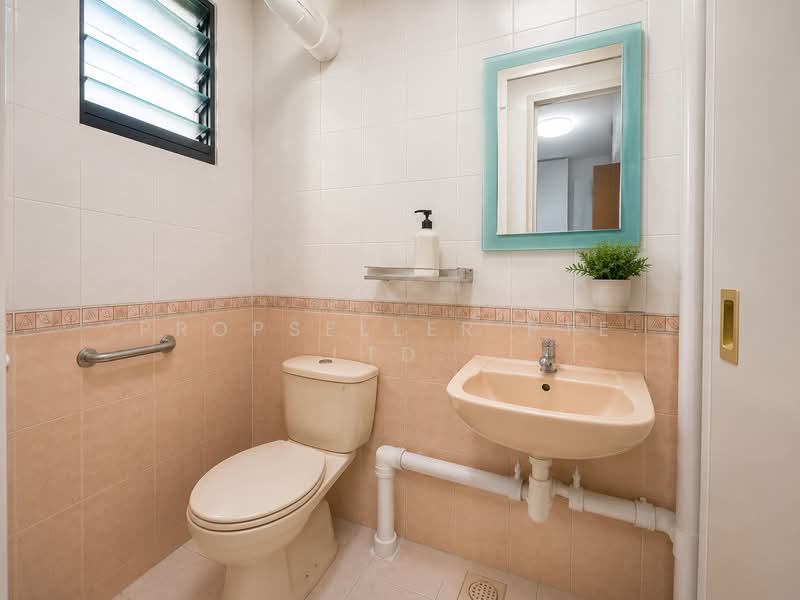 306 Clementi Avenue 4, 306 Clementi Avenue 4, 3 Bedrooms, 990 sqft, HDB Flat For Sale, by ADNIX LIU, 500170971 - Bathroom - PropertyGuru.com.sg