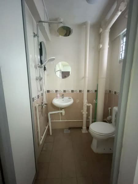 211 Jurong East Street 21, 211 Jurong East Street 21, Room Rental, 150 sqft, HDB Flat For Rent, by Ella Pan, 500171007 - Bathroom - PropertyGuru.com.sg