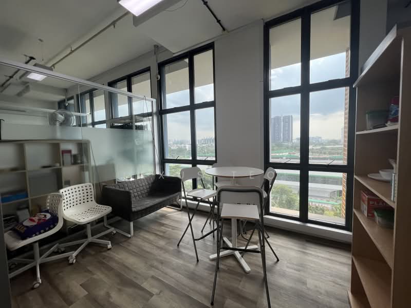 Tradehub 21, 8 Boon Lay Way, 1,893 sqft, Light Industrial (B1) For Sale, by Lexus Teo, 500171018 - CommercialGuru.com.sg