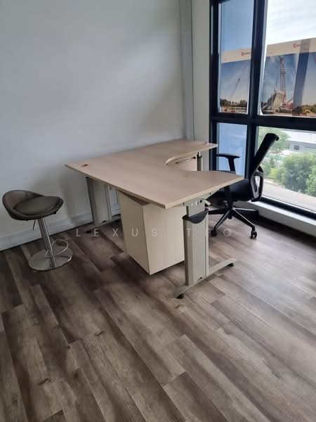 Tradehub 21, 8 Boon Lay Way, 1,893 sqft, Light Industrial (B1) For Sale, by Lexus Teo, 500171018 - CommercialGuru.com.sg
