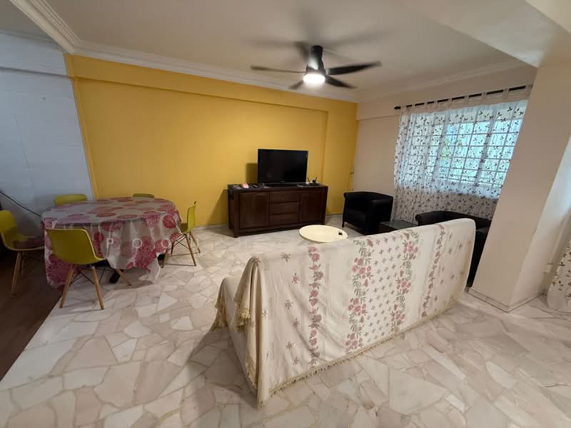 363 Hougang Avenue 5, 363 Hougang Avenue 5, 2 Bedrooms, 1,000 sqft, HDB Flat For Rent, by Poon H K Barry, 500171021 - Living Room - PropertyGuru.com.sg