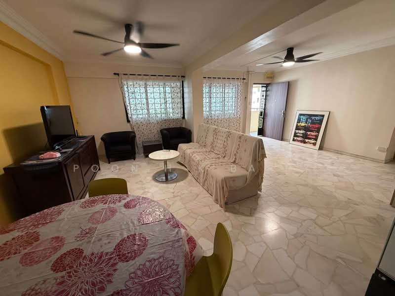 363 Hougang Avenue 5, 363 Hougang Avenue 5, 2 Bedrooms, 1,000 sqft, HDB Flat For Rent, by Poon H K Barry, 500171021 - Living Room - PropertyGuru.com.sg