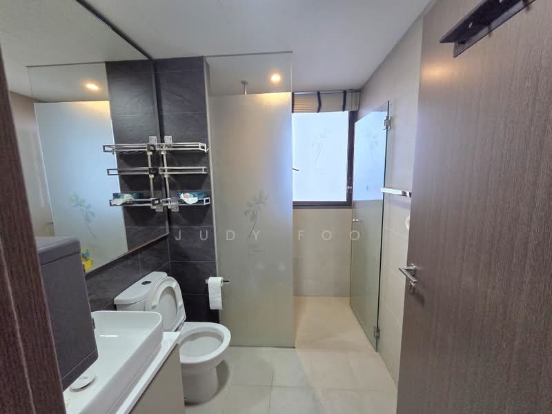 Vue 8 Residence, 99 Pasir Ris Heights, 4 Bedrooms, 1,313 sqft, Condominium For Rent, by Judy Foo, 500171045 - Master Bathroom - PropertyGuru.com.sg