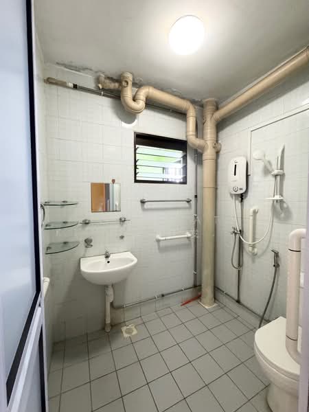527 Woodlands Drive 14, 527 Woodlands Drive 14, 3 Bedrooms, 1,129 sqft, HDB Flat For Sale, by Tok Huat Kiang 卓发强 (Joseph), 500171047 - Bathroom - PropertyGuru.com.sg