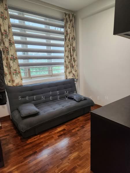 Eastwood Centre, 20 Eastwood Road, 2 Bedrooms, 926 sqft, Apartment For Rent, by Isma Seeneevassen, 500171058 - Living Room - PropertyGuru.com.sg