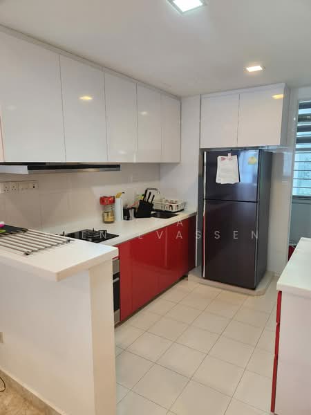 Eastwood Centre, 20 Eastwood Road, 2 Bedrooms, 926 sqft, Apartment For Rent, by Isma Seeneevassen, 500171058 - Kitchen - PropertyGuru.com.sg