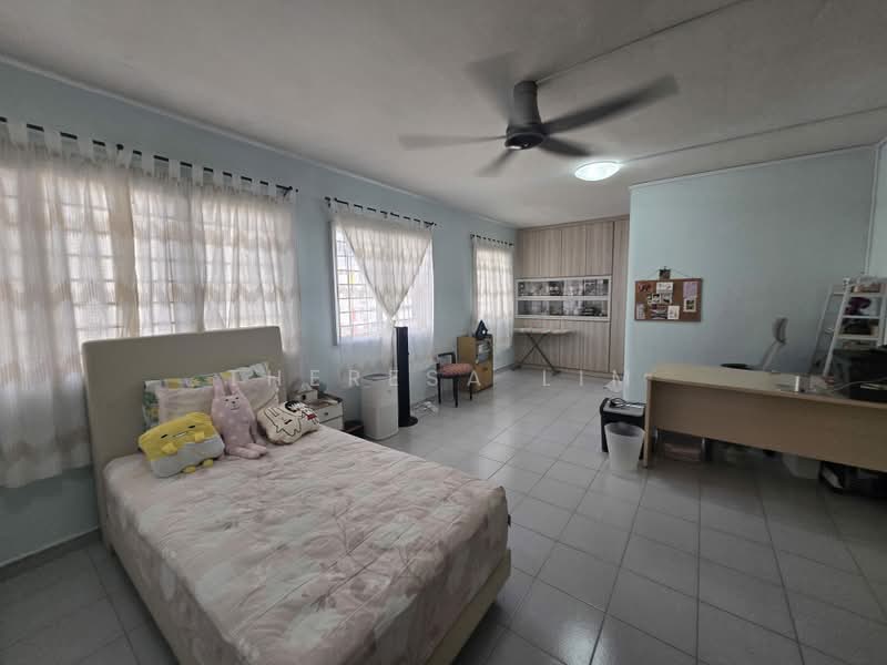 932 Jurong West Street 92, 932 Jurong West Street 92, 3 Bedrooms, 1,108 sqft, HDB Flat For Sale, by Theresa Lim, 500171086 - Bedroom - PropertyGuru.com.sg