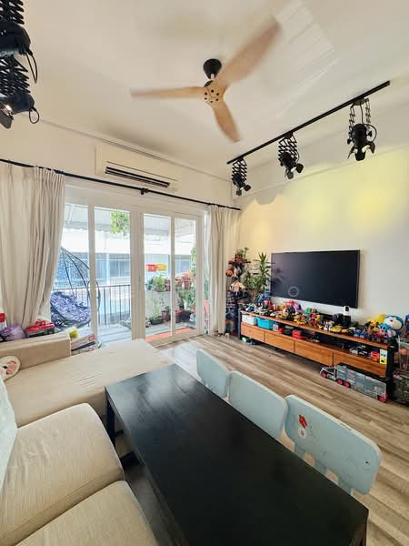 Joo Chiat Apartments, 293 Onan Road, 3 Bedrooms, 1,428 sqft, Apartment For Sale, by Gerri Teo 张蕙荧, 500171094 - Living Room - PropertyGuru.com.sg