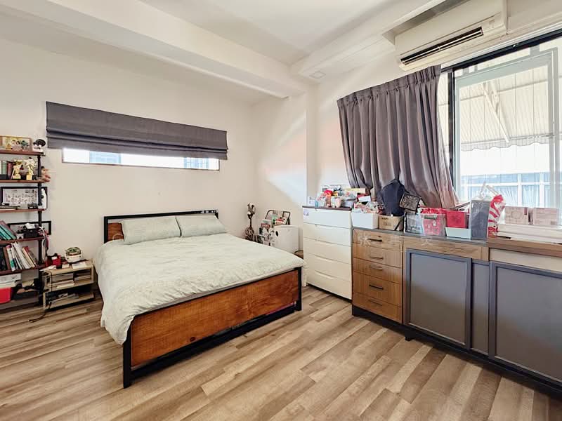 Joo Chiat Apartments, 293 Onan Road, 3 Bedrooms, 1,428 sqft, Apartment For Sale, by Gerri Teo 张蕙荧, 500171094 - Master Bedroom - PropertyGuru.com.sg