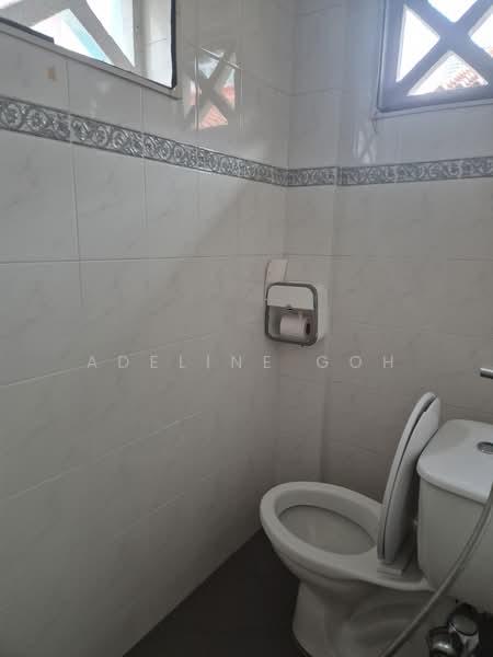 Amoy Street Shophouse - Cosy & Bright - Immediate - Cheap $, Amoy Street, Boat Quay / Raffles Place / Marina, 1,000 sqft, Office For Rent, by Adeline Goh, 500171104 - Bathroom - CommercialGuru.com.sg