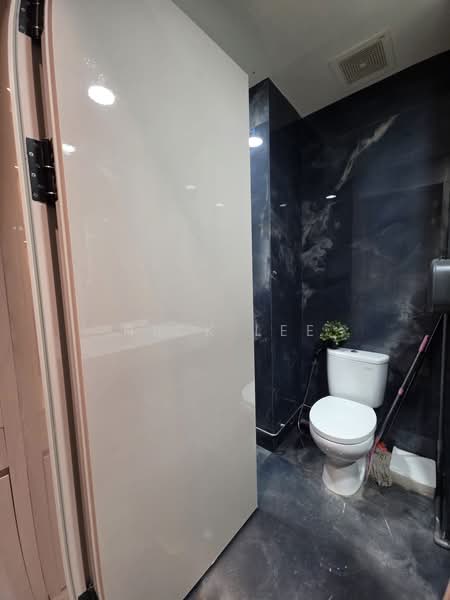 CT Hub, 2 Kallang Avenue, 990 sqft, Light Industrial (B1) For Rent, by Nick Lee, 500171113 - Bathroom - CommercialGuru.com.sg