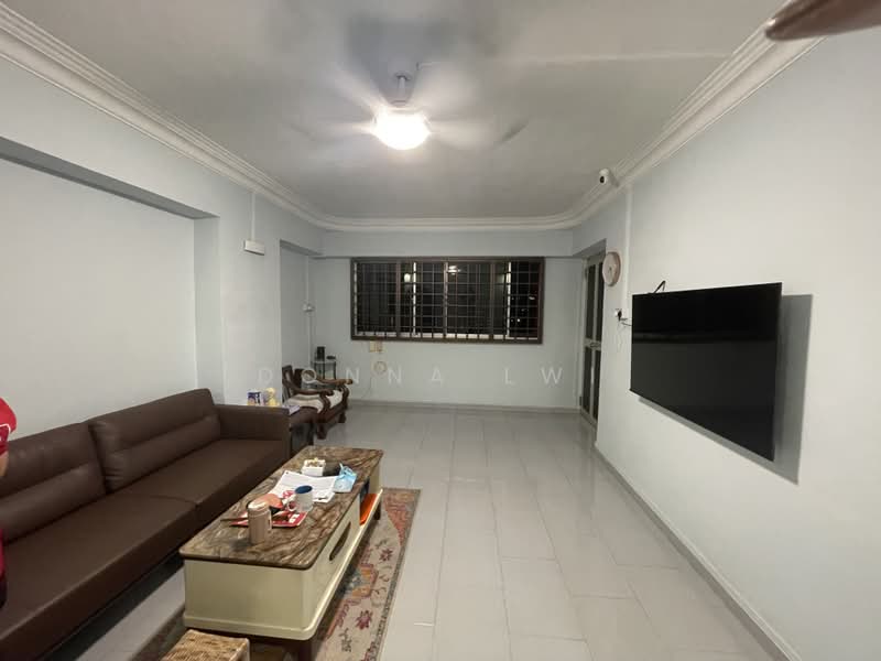 435 Hougang Avenue 8, 435 Hougang Avenue 8, Room Rental, 200 sqft, HDB Flat For Rent, by Donna Lwi, 500171116 - Living Room - PropertyGuru.com.sg