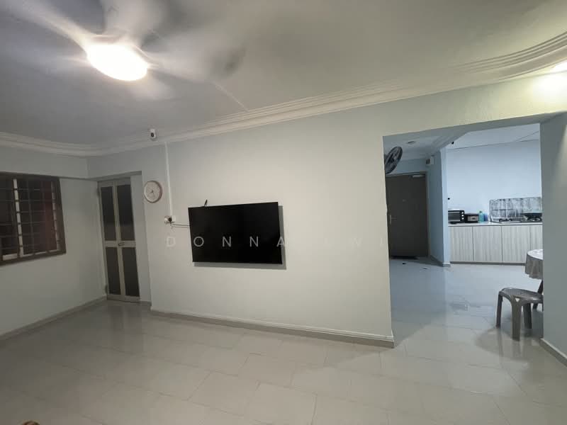 435 Hougang Avenue 8, 435 Hougang Avenue 8, Room Rental, 200 sqft, HDB Flat For Rent, by Donna Lwi, 500171116 - Living Room - PropertyGuru.com.sg