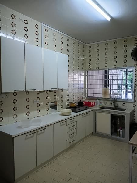 Nice Semi-D House for Sale, lengkong Dua, 4 Bedrooms, 3,000 sqft, Semi-Detached House For Sale, by Anand Ganesan, 500171118 - Kitchen - PropertyGuru.com.sg