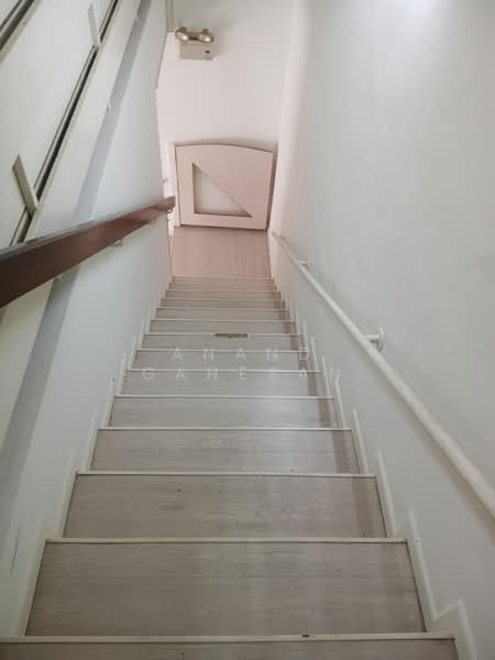 Nice Semi-D House for Sale, lengkong Dua, 4 Bedrooms, 3,000 sqft, Semi-Detached House For Sale, by Anand Ganesan, 500171118 - Corridor - PropertyGuru.com.sg