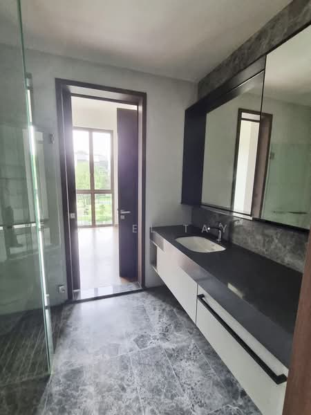 Parksuites, 18 Holland Grove Road, 2 Bedrooms, 786 sqft, Condominium For Sale, by Jarel Tay, 500171119 - Bathroom - PropertyGuru.com.sg