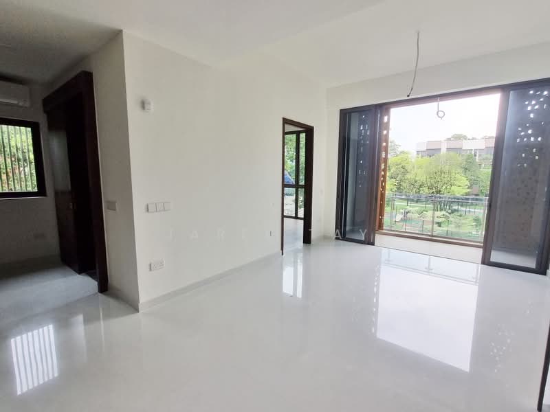 Parksuites, 18 Holland Grove Road, 2 Bedrooms, 786 sqft, Condominium For Sale, by Jarel Tay, 500171119 - Living Room - PropertyGuru.com.sg