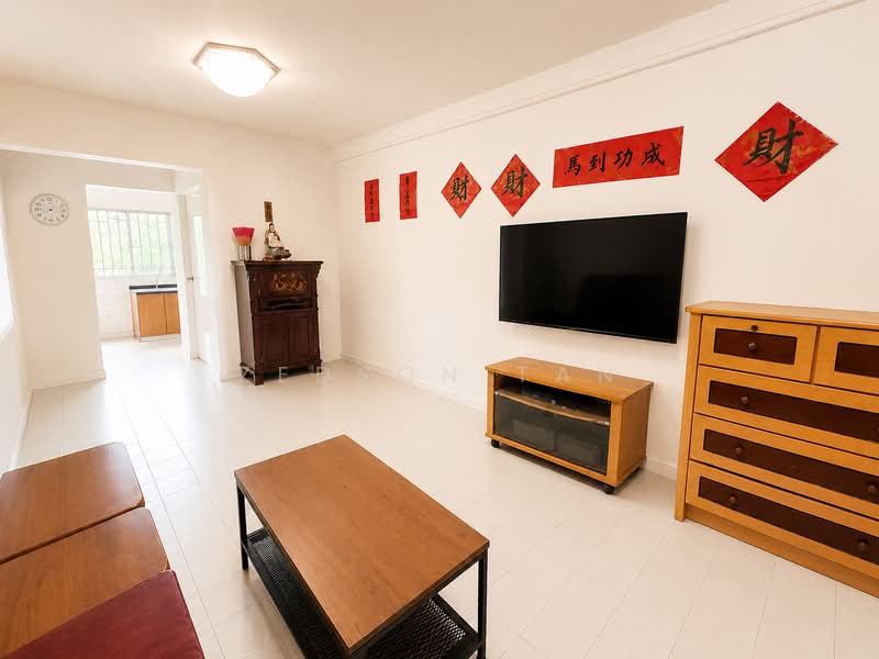 341 Bukit Batok Street 34, 341 Bukit Batok Street 34, 2 Bedrooms, 785 sqft, HDB Flat For Sale, by Zedson Tan, 500171130 - Living Room - PropertyGuru.com.sg