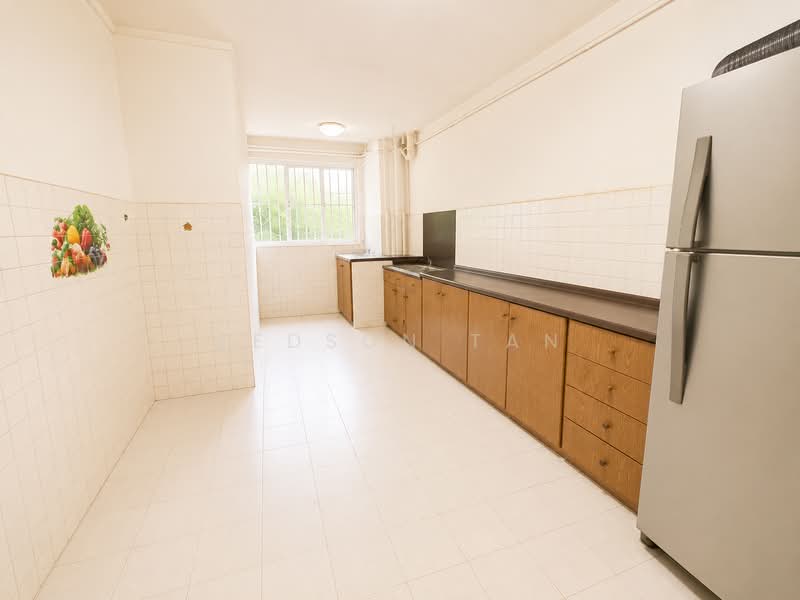 341 Bukit Batok Street 34, 341 Bukit Batok Street 34, 2 Bedrooms, 785 sqft, HDB Flat For Sale, by Zedson Tan, 500171130 - Kitchen - PropertyGuru.com.sg