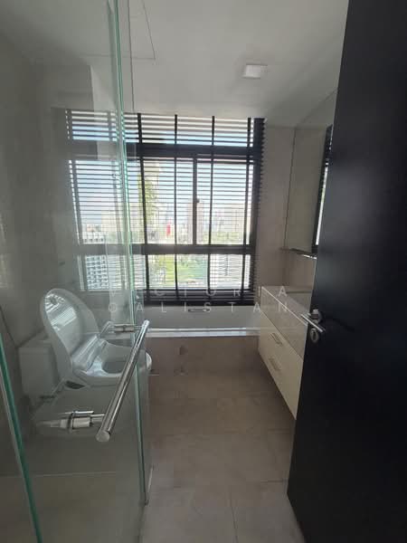 Rivergate, 93 Robertson Quay, 4 Bedrooms, 2,077 sqft, Condominium For Rent, by Victoria Galistan, 500171158 - Bathroom - PropertyGuru.com.sg