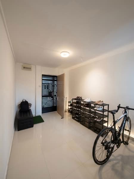 241 Bishan Street 22, 241 Bishan Street 22, 3 Bedrooms, 1,227 sqft, HDB Flat For Sale, by James Yeo, 500171168 - Entrance - PropertyGuru.com.sg