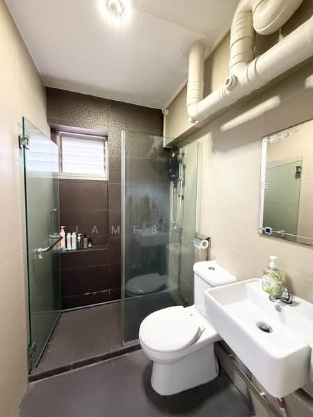 241 Bishan Street 22, 241 Bishan Street 22, 3 Bedrooms, 1,227 sqft, HDB Flat For Sale, by James Yeo, 500171168 - Bathroom - PropertyGuru.com.sg