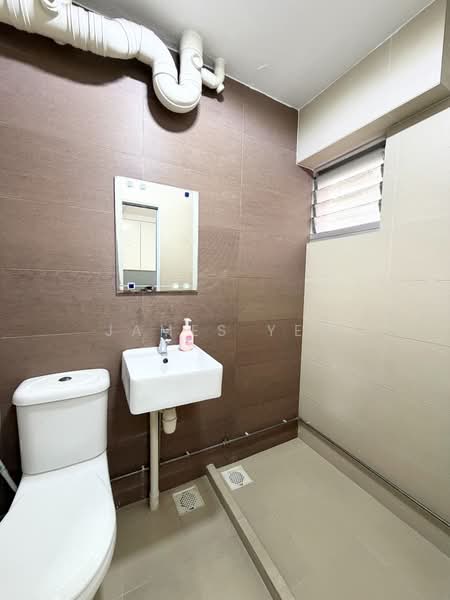241 Bishan Street 22, 241 Bishan Street 22, 3 Bedrooms, 1,227 sqft, HDB Flat For Sale, by James Yeo, 500171168 - Bathroom - PropertyGuru.com.sg