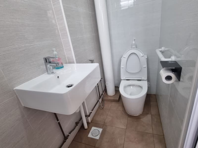 404 Choa Chu Kang Avenue 3, 404 Choa Chu Kang Avenue 3, 3 Bedrooms, 1,140 sqft, HDB Flat For Rent, by Zane Soo 苏昱能, 500171203 - Bathroom - PropertyGuru.com.sg