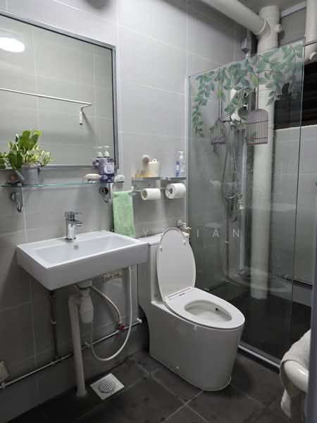 101 Pasir Ris Street 12, 101 Pasir Ris Street 12, Room Rental, 100 sqft, HDB Flat For Rent, by Tay Yixian, 500171206 - Bathroom - PropertyGuru.com.sg