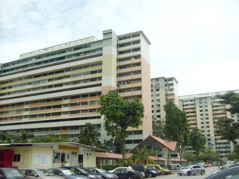 CHEAP GROUND FLOOR HDB SHOPHOUSE NEAR TO BEDOK AND TANAH MERAH MRT FOR RENT, New Upper Changi Road / Bedok North Street / Bedok South Avenue, 350 sqft, Shop / Shophouse For Rent, by Perry Siow, 500171207 - Exterior - CommercialGuru.com.sg