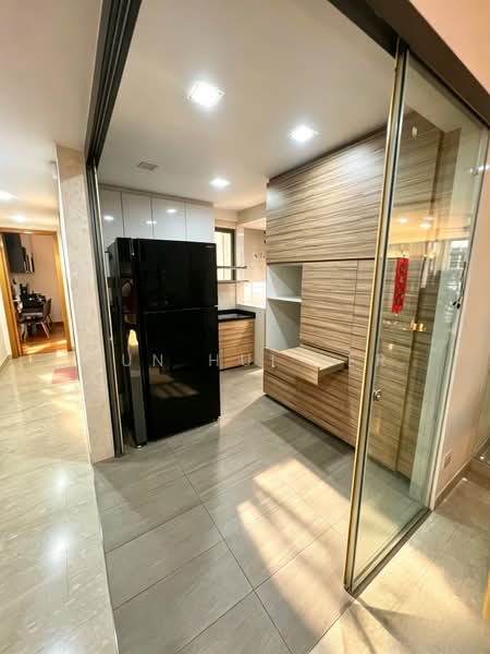Sunville, 20 Saint Michael's Road, 3 Bedrooms, 1,152 sqft, Apartment For Sale, by Jun Hui LER, 500171211 - Kitchen - PropertyGuru.com.sg