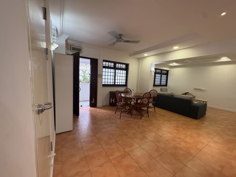 327 Sembawang Crescent, 327 Sembawang Crescent, 3 Bedrooms, 1,087 sqft, HDB Flat For Rent, by KJ Heng, 500171213 - Living Room - PropertyGuru.com.sg