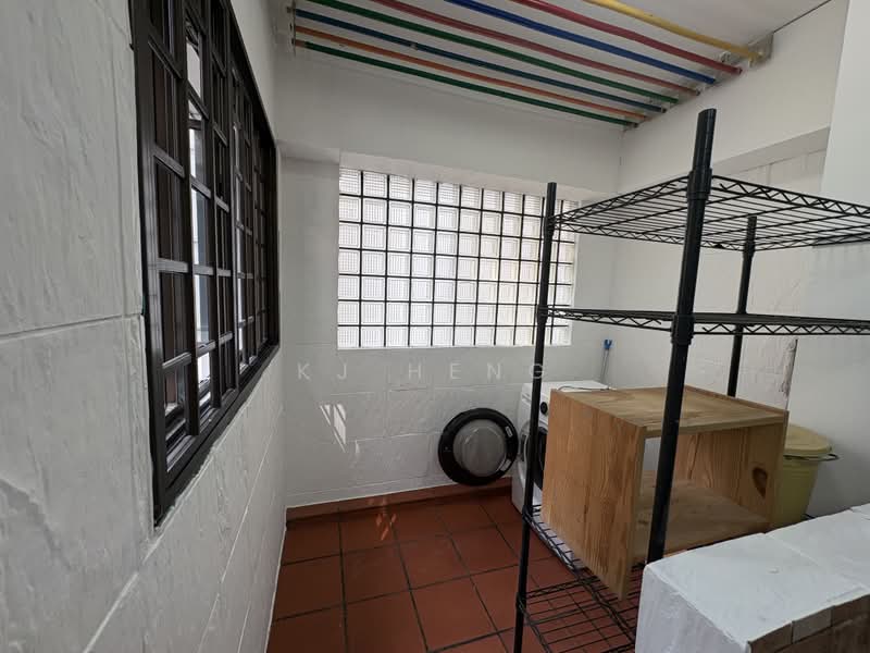 327 Sembawang Crescent, 327 Sembawang Crescent, 3 Bedrooms, 1,087 sqft, HDB Flat For Rent, by KJ Heng, 500171213 - Service Yard - PropertyGuru.com.sg