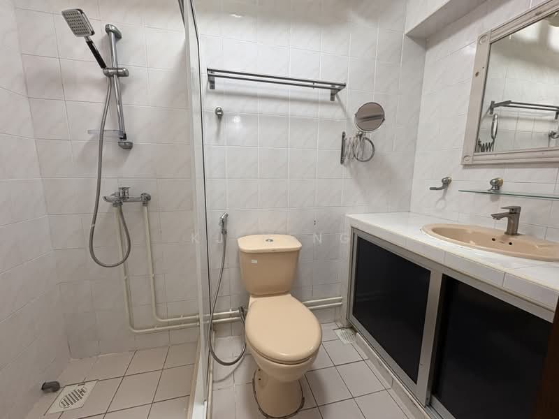 327 Sembawang Crescent, 327 Sembawang Crescent, 3 Bedrooms, 1,087 sqft, HDB Flat For Rent, by KJ Heng, 500171213 - Masters Bathroom - PropertyGuru.com.sg
