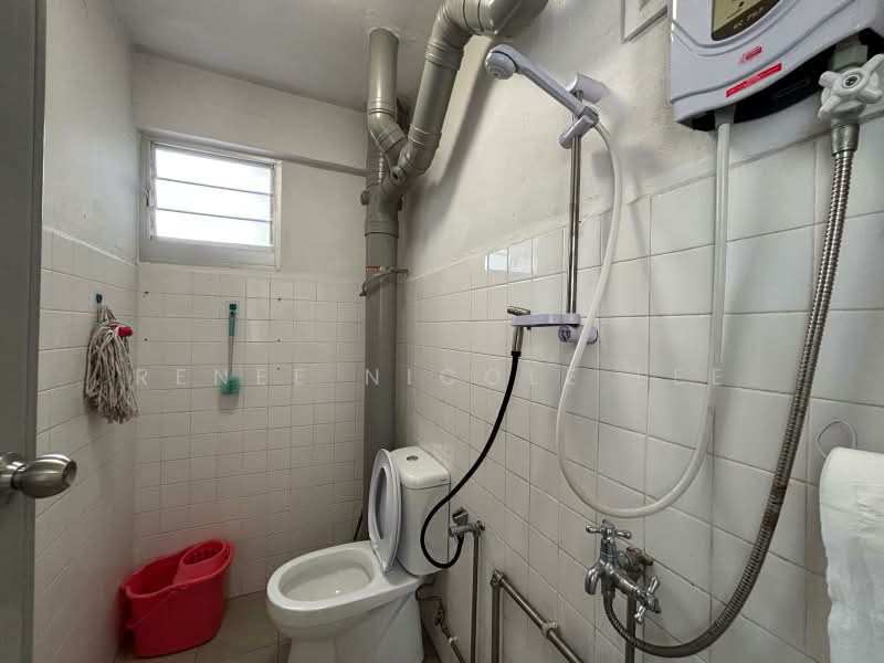 342 Ubi Avenue 1, 342 Ubi Avenue 1, 2 Bedrooms, 800 sqft, HDB Flat For Rent, by Renee Nicole Lee, 500171220 - Bathroom - PropertyGuru.com.sg
