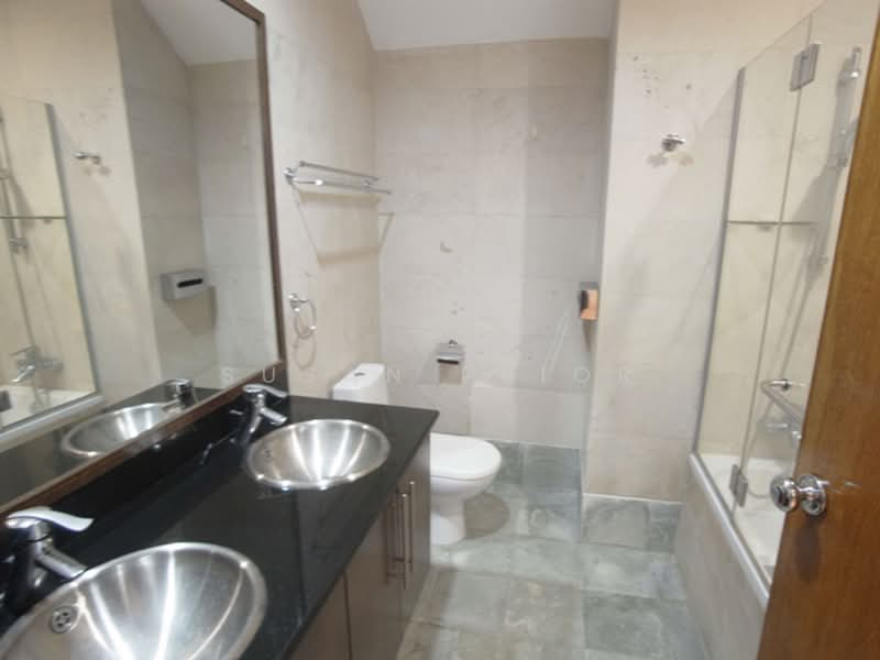 Dream Cairnhill Conservation 4+2 Near ACS Junior / Newton MRT, Cairnhill Road, 4 Bedrooms, 4,100 sqft, Conservation House For Rent, by Susan Prior, 500171226 - Bathroom - PropertyGuru.com.sg