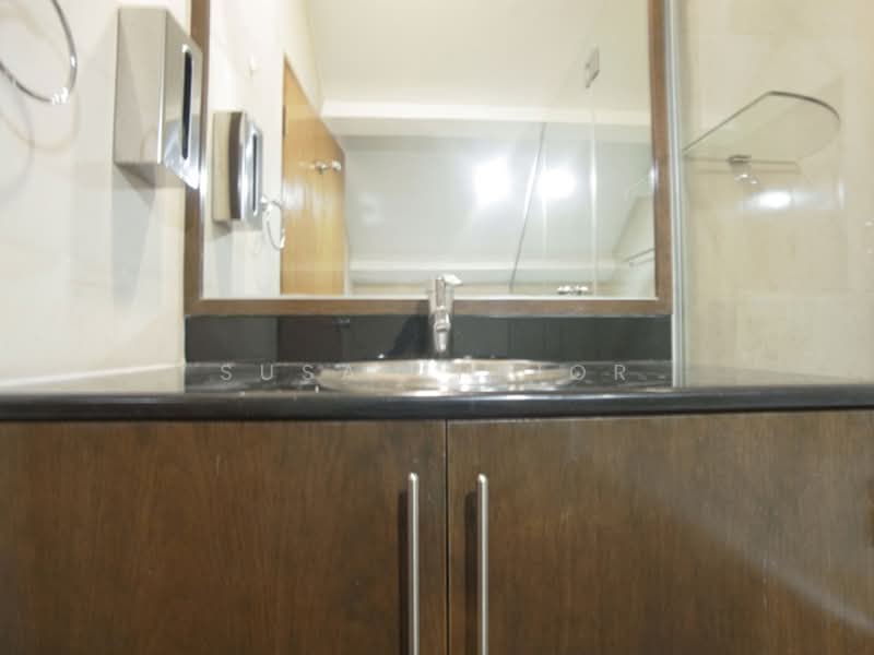 Dream Cairnhill Conservation 4+2 Near ACS Junior / Newton MRT, Cairnhill Road, 4 Bedrooms, 4,100 sqft, Conservation House For Rent, by Susan Prior, 500171226 - Bathroom - PropertyGuru.com.sg