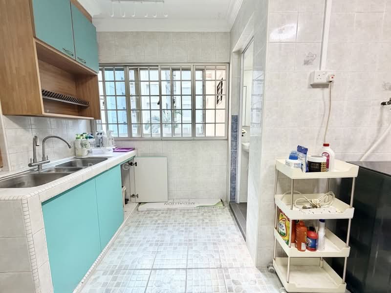 722 Bedok Reservoir Road, 722 Bedok Reservoir Road, 3 Bedrooms, 1,109 sqft, HDB Flat For Rent, by Regina Huang, 500171229 - Kitchen - PropertyGuru.com.sg